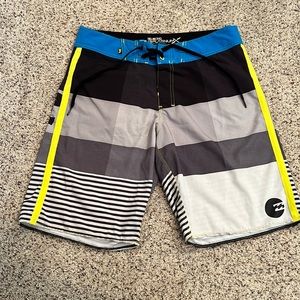 Billabong platinum recycler zero gravity stretch. Swim trunks size 32.
